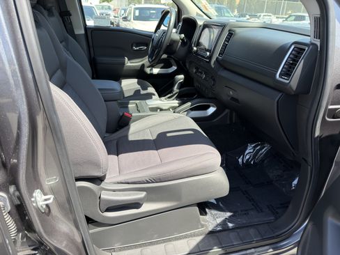 Used 2024 Nissan Frontier SV w/ SV Convenience Package RWD image 10
