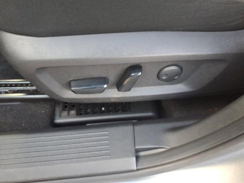 Used 2024 Nissan Rogue SV image 29