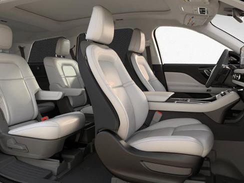 New 2026 Lincoln Aviator AWD image 5