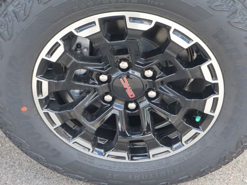 New 2026 GMC Canyon AT4 AWD/4WD image 17