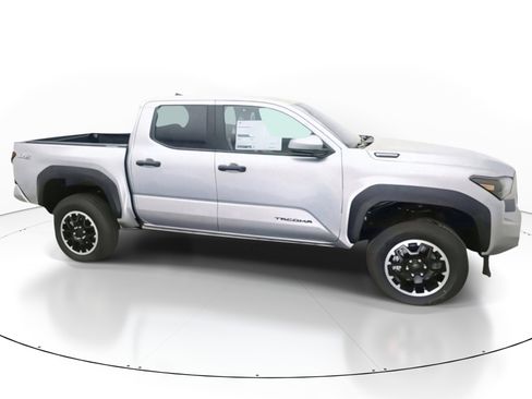 Used 2025 Toyota Tacoma TRD Off-Road AWD/4WD image 12
