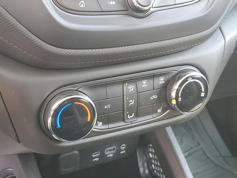 Used 2023 Chevrolet TrailBlazer LT FWD image 16
