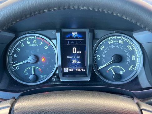Used 2022 Toyota Tacoma TRD Sport w/ Technology Package AWD/4WD image 27