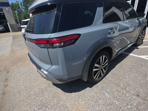 Used 2024 Nissan Pathfinder Platinum w/ Cargo Package AWD/4WD image 5