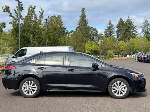 Used 2023 Toyota Corolla LE w/ LE Convenience Package FWD image 6