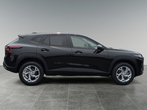 New 2026 Chevrolet Trax LS w/ LS Convenience Package FWD image 6