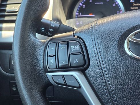 Used 2019 Toyota Highlander LE AWD/4WD image 19