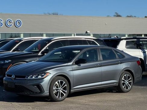 Used 2025 Volkswagen Jetta Sport image 27