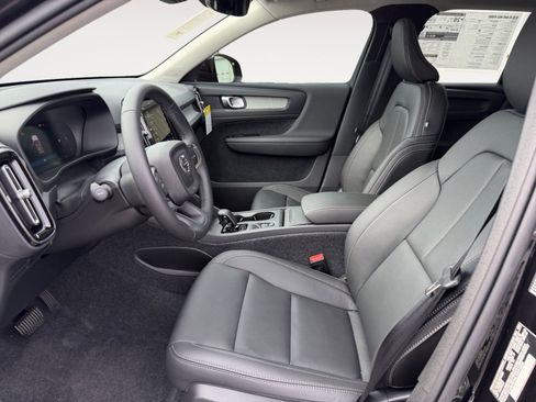 New 2026 Volvo XC40 B5 Core image 9