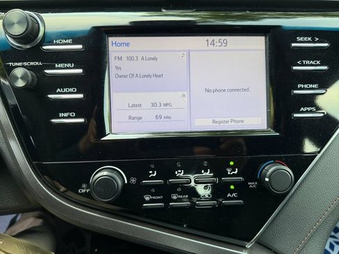 Used 2018 Toyota Camry LE FWD image 17