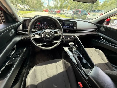 Used 2021 Hyundai Elantra SEL image 13