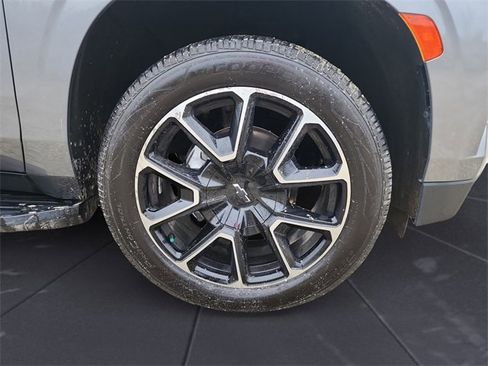 Used 2022 Chevrolet Tahoe RST image 9