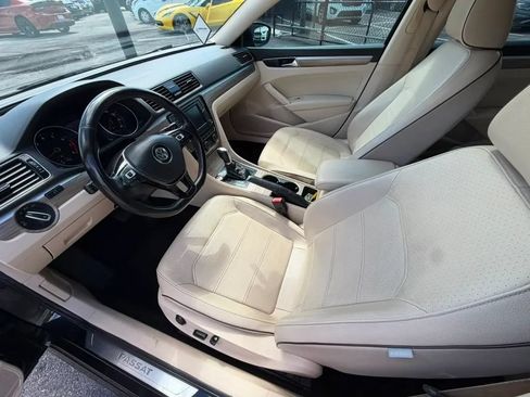 Used 2018 Volkswagen Passat 2.0T SE FWD image 11