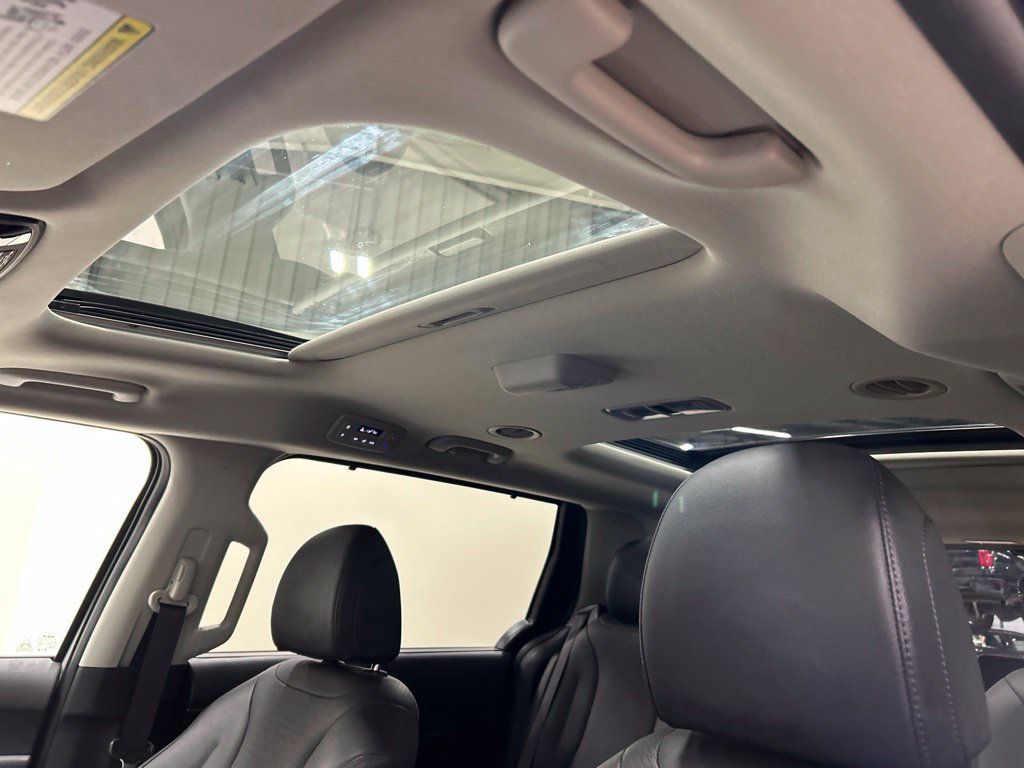 Certified 2025 Kia Carnival SX Prestige FWD image 26