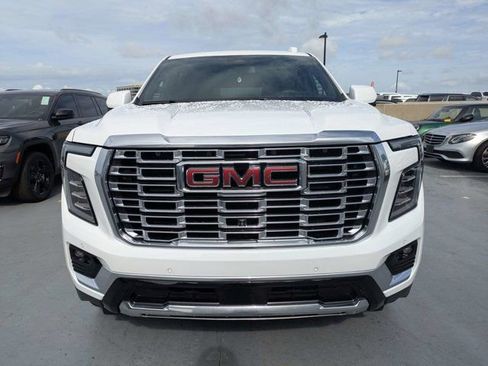 Used 2025 GMC Yukon XL Denali AWD/4WD image 8