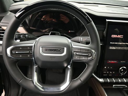 New 2026 GMC Acadia Denali Ultimate w/ LPO, Floor Liner Package AWD/4WD image 16
