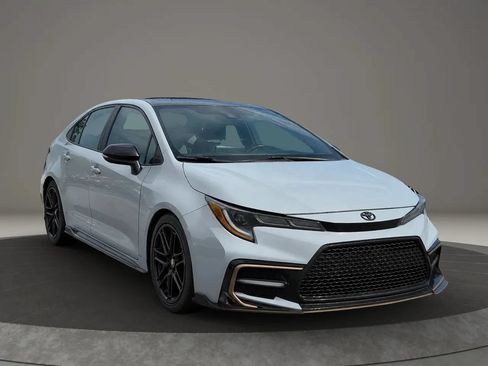 Used 2021 Toyota Corolla SE FWD image 3