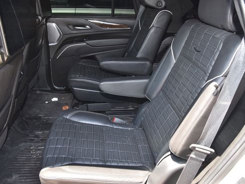 Used 2023 Cadillac Escalade Sport Platinum w/ LPO, ONYX Package AWD/4WD image 11