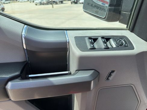 Used 2015 Ford F150 XLT w/ Equipment Group 302A Luxury AWD/4WD image 10