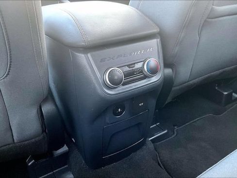 Used 2025 Ford Explorer Active AWD/4WD image 24