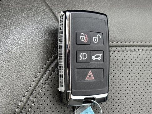 Used 2024 Land Rover Defender 90 S image 40