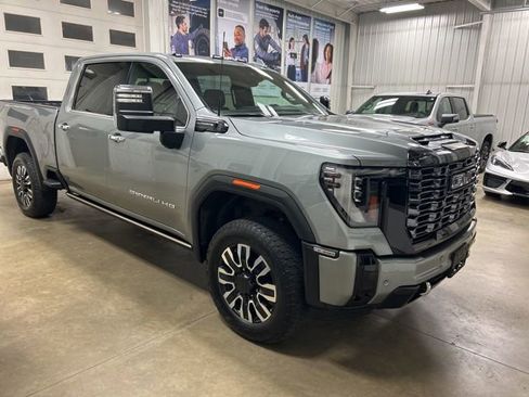 Used 2025 GMC Sierra 3500 Denali Ultimate image 4