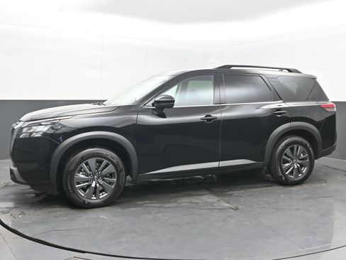 Used 2024 Nissan Pathfinder SV image 5