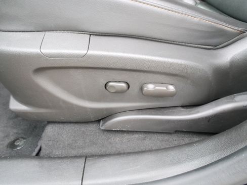 Certified 2022 Chevrolet Trax LT w/ Midnight Edition image 17