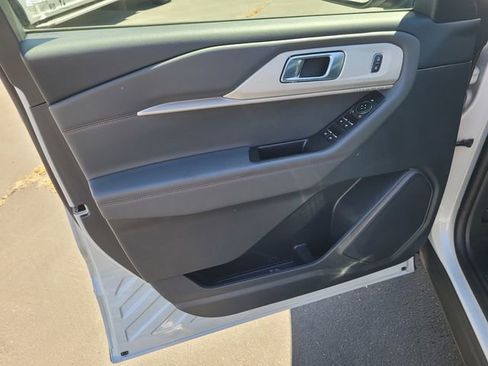 New 2026 Ford Explorer Active RWD image 8