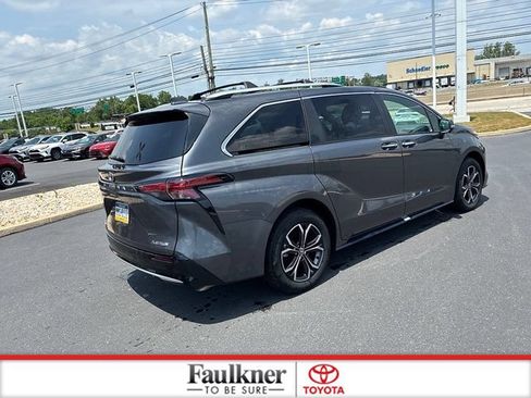 Used 2025 Toyota Sienna Platinum AWD/4WD image 10