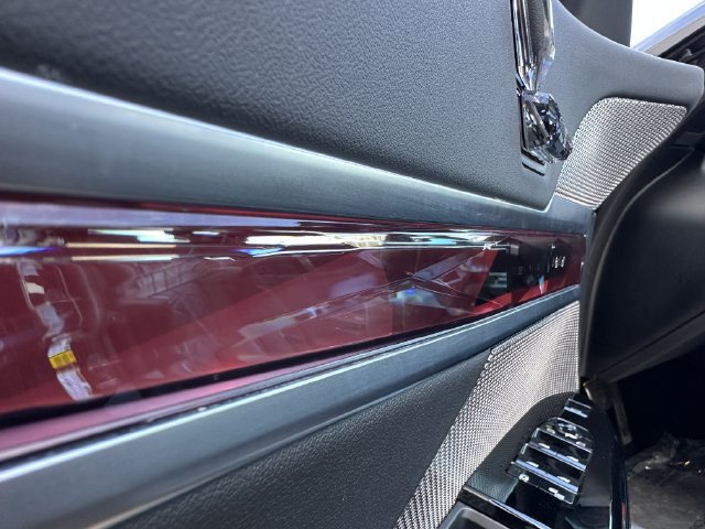 Used 2023 BMW 740i w/ Parking Assistance Package RWD image 13