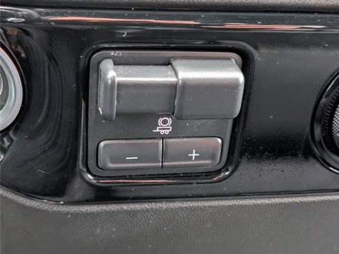 Used 2024 Chevrolet Silverado 3500 LT image 24