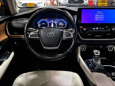 Used 2024 Toyota Grand Highlander Platinum image 5
