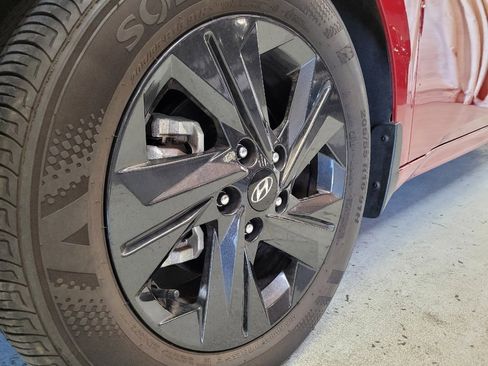 Used 2023 Hyundai Elantra SEL image 31