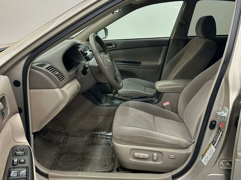 Used 2005 Toyota Camry LE image 48