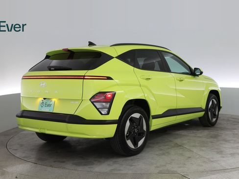 Used 2024 Hyundai Kona SEL FWD image 3