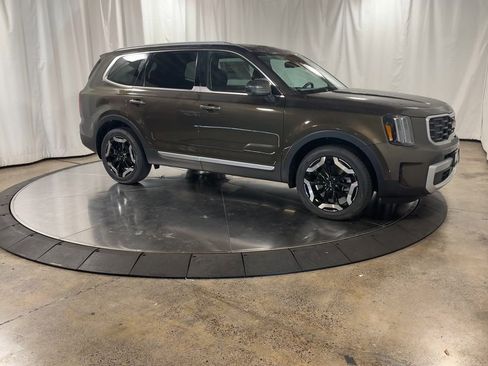 New 2025 Kia Telluride S image 3