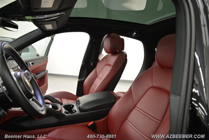 Used 2021 Porsche Cayenne S AWD/4WD image 18