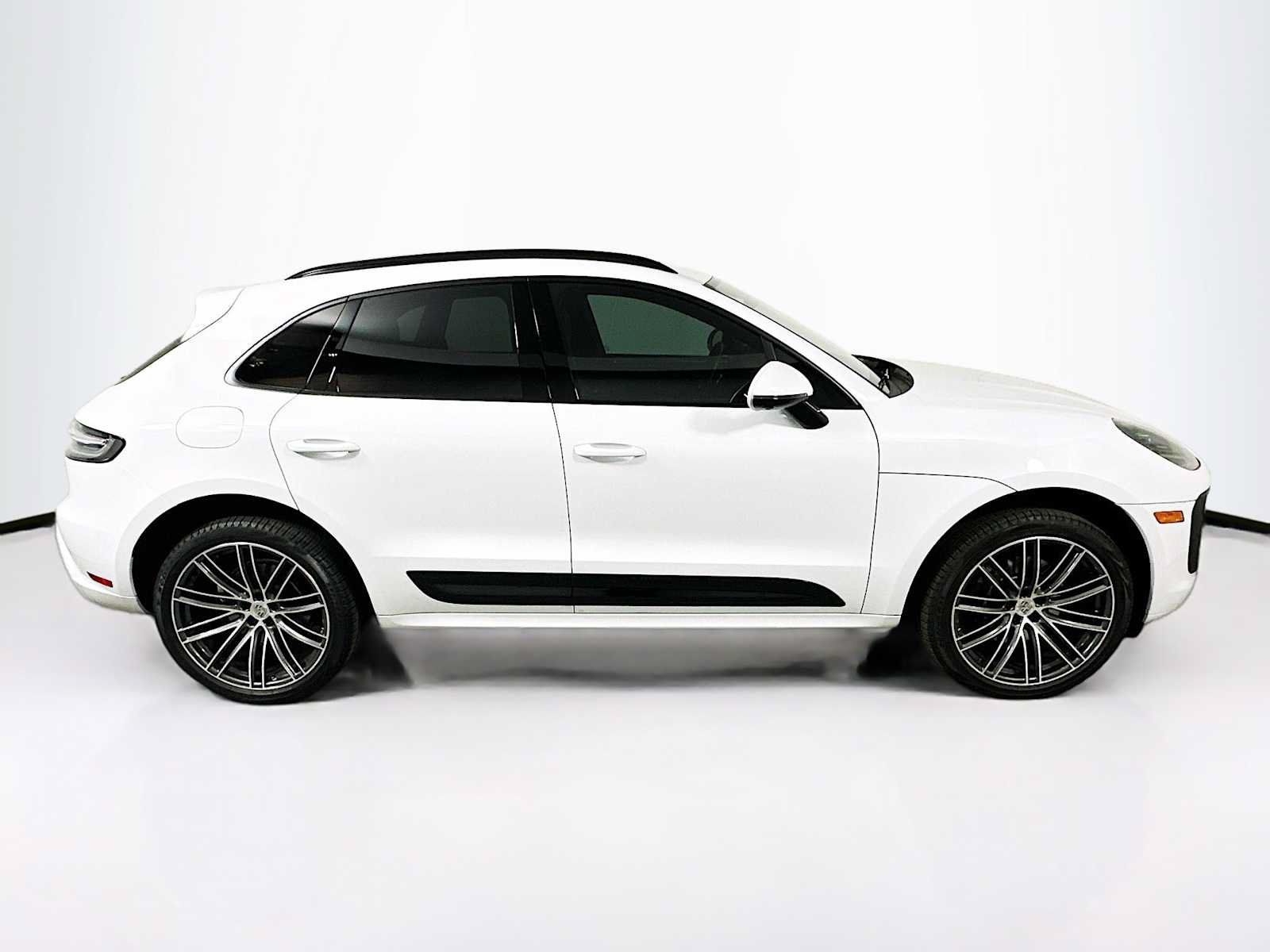 Certified 2025 Porsche Macan AWD/4WD image 8