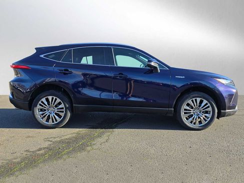 Used 2021 Toyota Venza XLE w/ Softex Package image 2