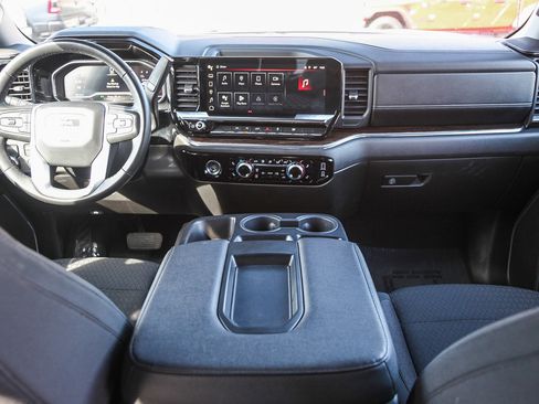 Used 2024 GMC Sierra 1500 SLE image 11