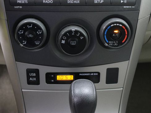 Used 2011 Toyota Corolla LE FWD image 18