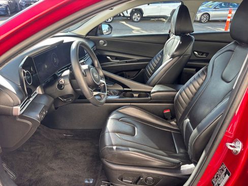 Used 2025 Hyundai Elantra Limited image 37