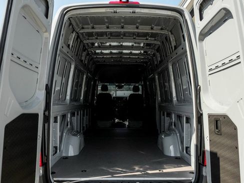 Used 2025 Mercedes-Benz Sprinter 2500 image 11