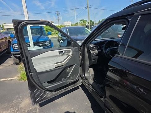 Used 2023 Ford Explorer XLT w/ Equipment Group 202A AWD/4WD image 24