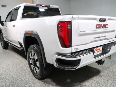 Used 2024 GMC Sierra 2500 Denali w/ Denali Reserve Package image 9