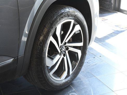 Used 2023 Volkswagen Atlas SEL AWD/4WD image 44