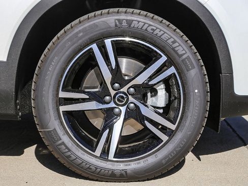 New 2026 Volvo XC40 B5 Core image 10