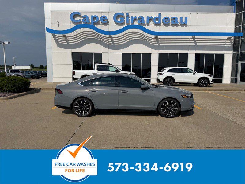 Used 2025 Honda Accord Touring image 1