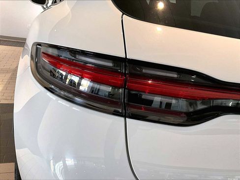 Used 2025 Porsche Macan image 34